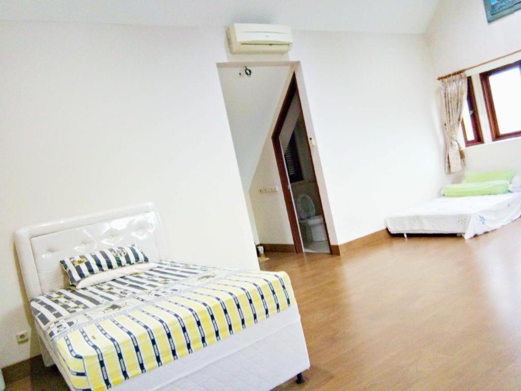 Villa Gathering Yuni Syahla Citaringgul Luaran gambar