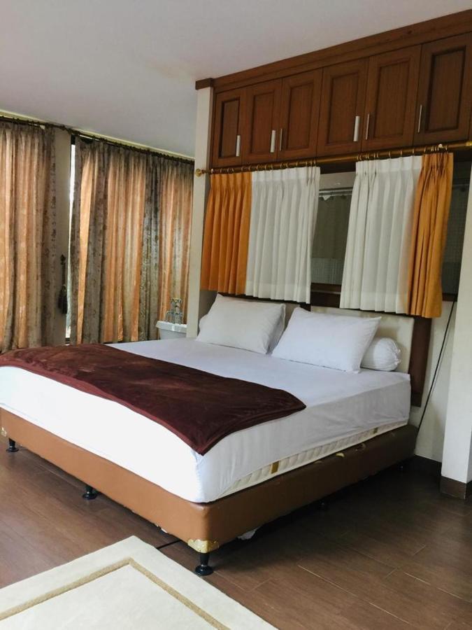 Villa Gathering Yuni Syahla Citaringgul Luaran gambar