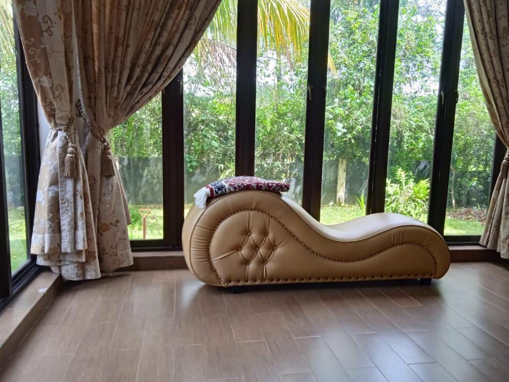 Villa Gathering Yuni Syahla Citaringgul Luaran gambar