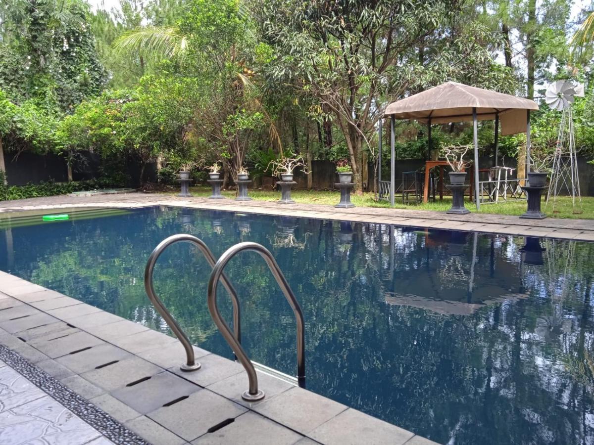 Villa Gathering Yuni Syahla Citaringgul Luaran gambar