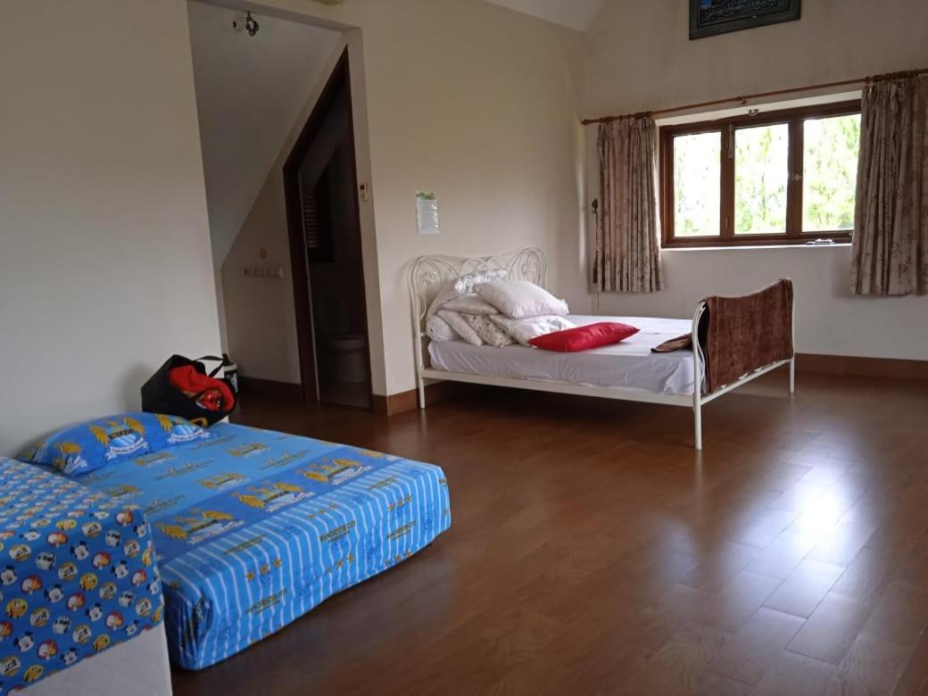 Villa Gathering Yuni Syahla Citaringgul Luaran gambar