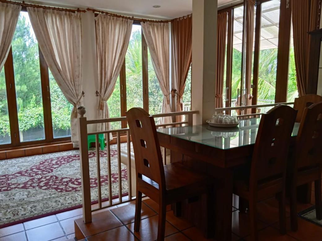 Villa Gathering Yuni Syahla Citaringgul Luaran gambar